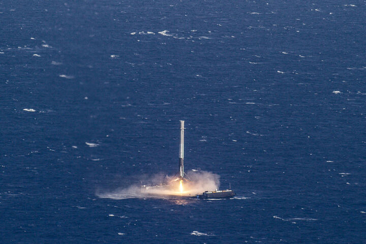 Falcon-9-Landung auf dem Drohnenschiff