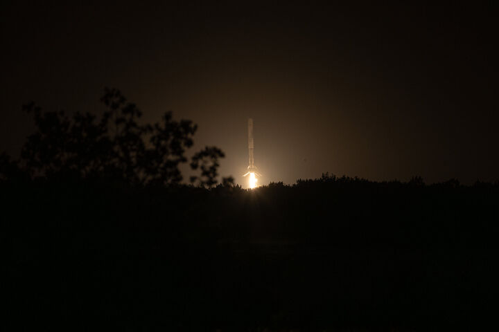 Landung der Falcon-9-Erststufe (Crew-12)