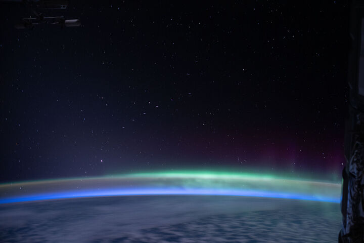 Südlicht, Erdglühen und Starlink (ISS)